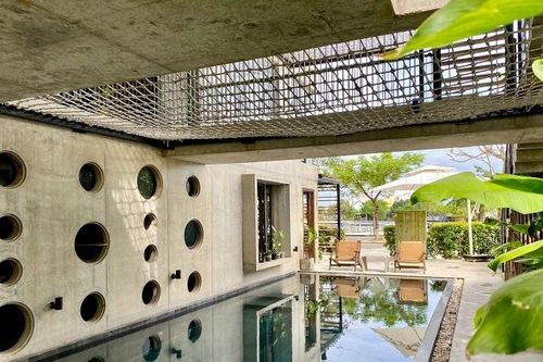 Thiên đường bên trong ngôi nhà nhìn như khối bê-tông siêu to, khổng lồ