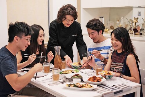 Hong Kong: Dịch vụ nấu ăn tại nhà lên ngôi dịp Lễ Tình nhân 14/2