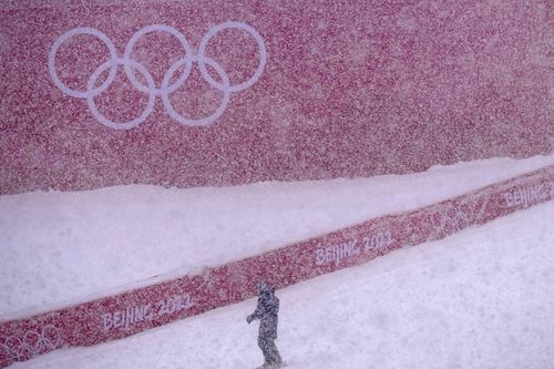 Tuyết tự nhiên phủ trắng Bắc Kinh, làm gián đoạn Olympic mùa Đông