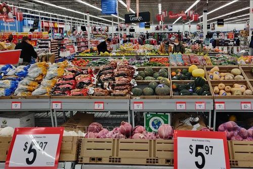 Giá cả trên thế giới phi mã do đại dịch COVID-19