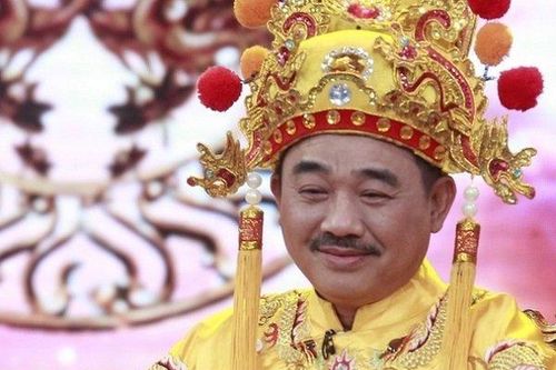 Sao nam cùng tuổi: Người ở biệt thự sang trọng, người 60 tuổi vẫn là 'trai tân'