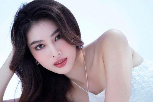 Á hậu Ngọc Thảo khoe nhan sắc ngọt ngào nhân dịp Valentine
