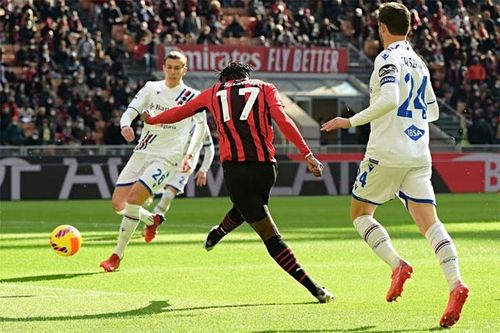 Rafael Leao đưa Milan lên đỉnh Serie A