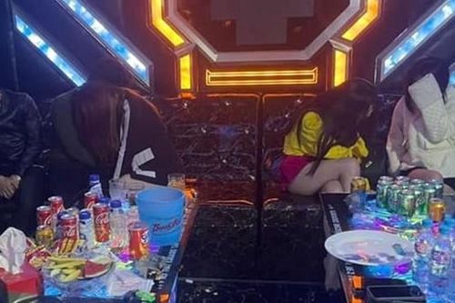 Nhóm nam, nữ thuê phòng karaoke mở 'tiệc ma túy'