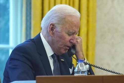 Tổng thống Ukraine mời Biden đến thăm giữa căng thẳng với Nga