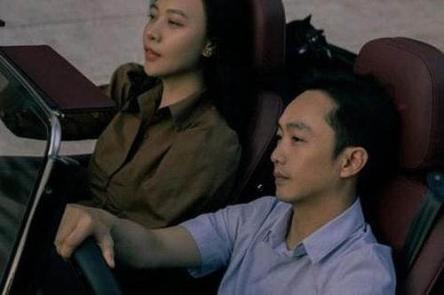 Valentine 'đắt đỏ' của sao Việt: Cường Đô La-Đàm Thu Trang tình tứ trên siêu xe, Hương Giang nhận túi gần nửa tỷ đồng