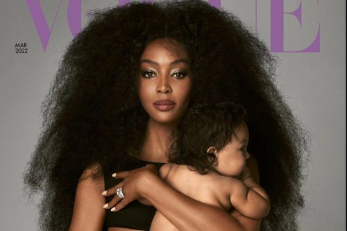 Siêu mẫu Naomi Campbell nói về chuyện sinh con ở tuổi 51