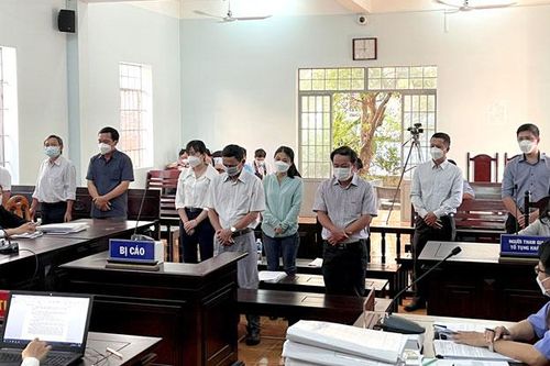 Xét xử 10 bị cáo nguyên là cán bộ, nhân viên Văn phòng đăng ký đất đai và Chi cục thuế TP Phan Thiết