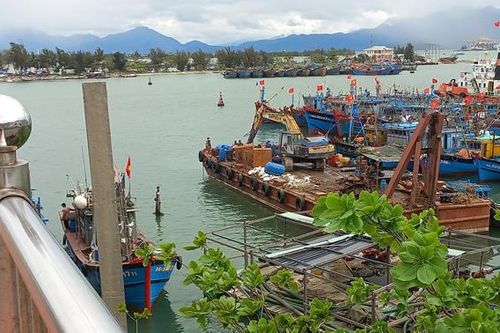 Vụ dùng sà lan xâm phạm hành lang an toàn cầu Mân Quang: Chủ phương tiện 'nhờn'cơ quan chức năng?