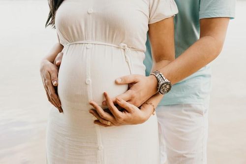 Lén lút ân ái với bồ khi mang bầu, thai phụ khiến bác sĩ chết lặng