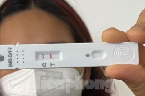 Nhộn nhịp thị trường kit test nhanh COVID-19 ở Hà Nội