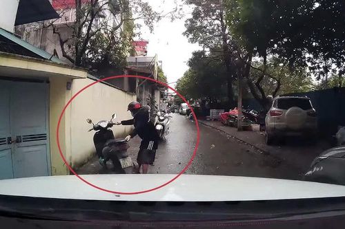 'Chị đẹp SH' với hành động nhận được bão like của tài xế