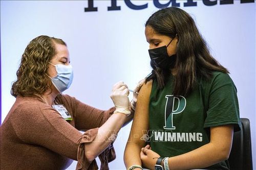 Lợi ích của việc tăng thời gian chờ giữa hai mũi tiêm cơ bản bằng vaccine mRNA ngừa COVID-19