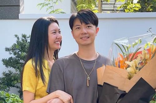 Á hậu Thúy Vân bị chồng tung ảnh mặt mộc nhợt nhạt, thấy mà thương quá đi