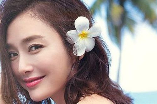 Tần Lam 'Diên Hy Công Lược' 43 tuổi: Da, dáng trẻ ngỡ ngàng nhờ thói quen hàng ngày chị em đừng bỏ qua