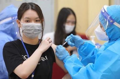 Bộ Y tế 'nhắc' 9 tỉnh tăng cường tiêm vaccine phòng COVID-19 cho trẻ từ 12-17 tuổi