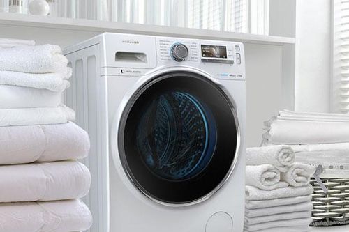Mưa phùn kéo dài, người dân đổ xô đi mua máy sấy quần áo