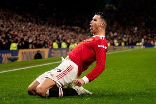Ronaldo tỏa sáng trong trận thắng của MU