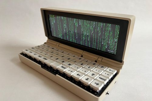 Laptop tự chế siêu nhỏ, có bàn phím cơ