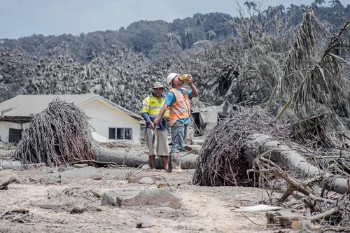 Một tháng sau thảm họa sóng thần, Tonga vẫn tan hoang