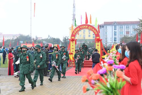 Thanh niên Hà Nội phấn khởi, sẵn sàng lên đường nhập ngũ