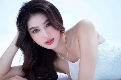 Không thể nhận ra cô gái vóc dáng đồng hồ cát 'nuột nà' này chính là Á hậu Ngọc Thảo