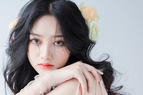 Nữ sinh 20 tuổi 'đốn tim' cộng đồng mạng với nhan sắc tựa sương mai