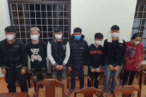 Gặp bạn gái mới quen qua mạng, nam thanh niên bị đánh hội đồng