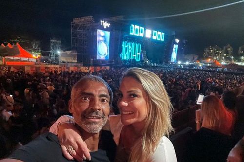 'Ông nghị' Romario công khai bạn gái bốc lửa kém 25 tuổi
