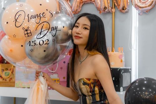 Được tổ chức tiệc sinh nhật bất ngờ, Orange xúc động, nghẹn ngào