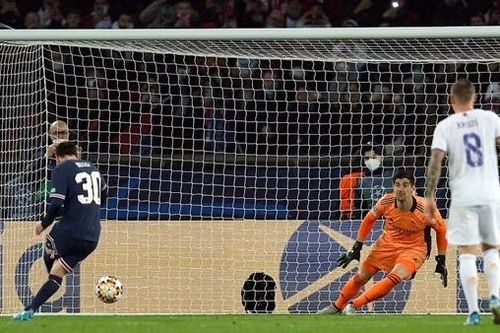 Messi đá hỏng phạt đền trong ngày Ronaldo lập siêu phẩm