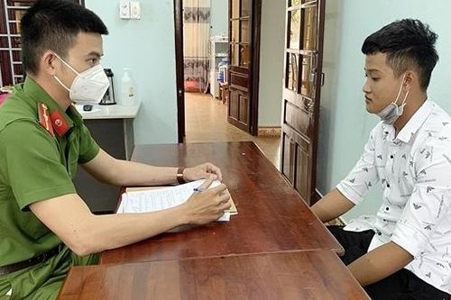 Trói nữ nhân viên bán hàng vào nhà vệ sinh để cướp tài sản