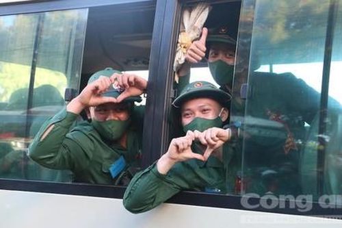 Hơn 400 thanh niên Gia Lai nhập ngũ thực hiện nghĩa vụ Công an nhân dân