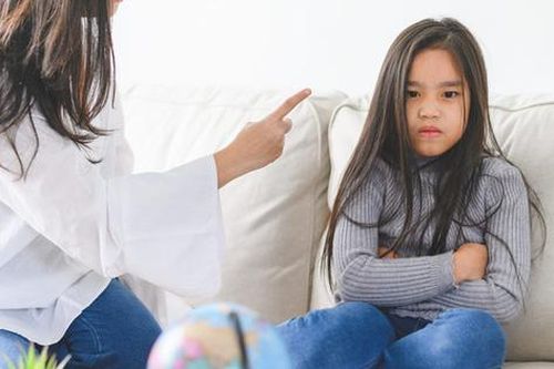 Năm điều KHÔNG ở bố mẹ khiến con thui chột sự tự tin, mất tập trung, gặp vấn đề trong giao tiếp xã hội