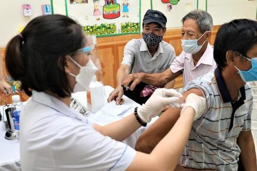 Ninh Bình: Ca mắc COVID-19 tăng vọt; 7 xã, phường thuộc vùng đỏ