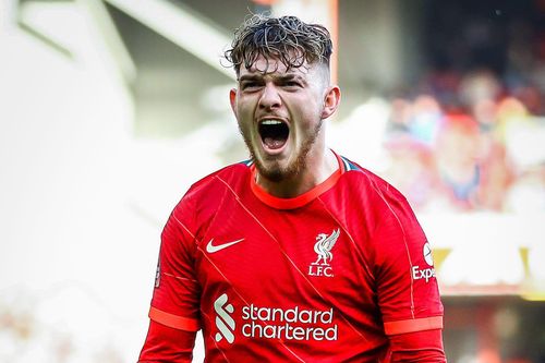Sao trẻ Liverpool lập kỷ lục tại Champions League