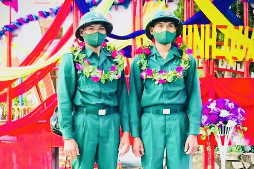 Chuyện hai anh em người Ba Na viết đơn tình nguyện nhập ngũ