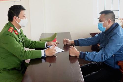 Lừa hơn 4 tỷ đồng để đánh bạc trên mạng