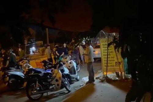 Truy xét hai đối tượng nổ súng vào xe ô tô của Việt kiều Mỹ