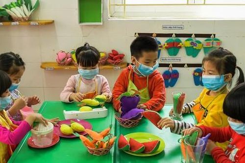 Trẻ mầm non Hà Nội có thể đến trường từ 1/3