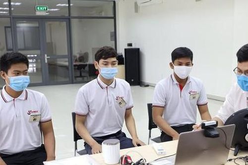 Chờ xuất cảnh từng ngày