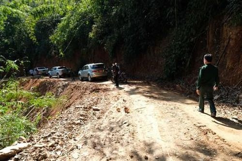 Bộ Tổng tham mưu vào hiện trường kiểm tra vụ phá rừng làm đường