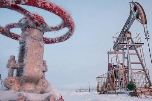 Dầu Urals của Nga lần đầu tiên xấp xỉ mức 100 USD