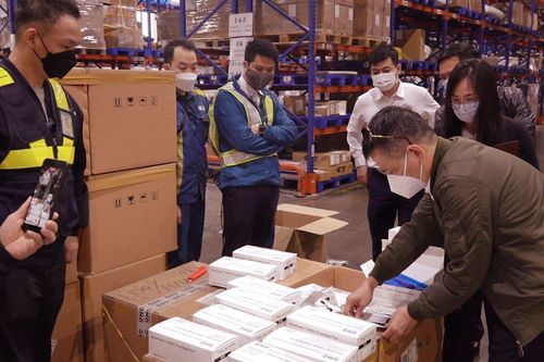 Hải quan bắt giữ hơn 85.000 test nhanh COVID-19 nhập lậu