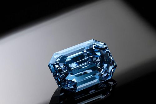 Đấu giá viên kim cương xanh quý giá nhất thế giới