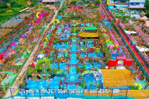 Vườn Thượng Uyển Bay xuất hiện tại Đà Lạt, dân mạng kêu trời vì không khác gì nồi lẩu thập cẩm