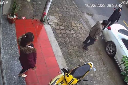 Hà Nội: Xác minh thông tin người phụ nữ cùng bạn trai đến nhà chồng cũ, cầm súng đe dọa