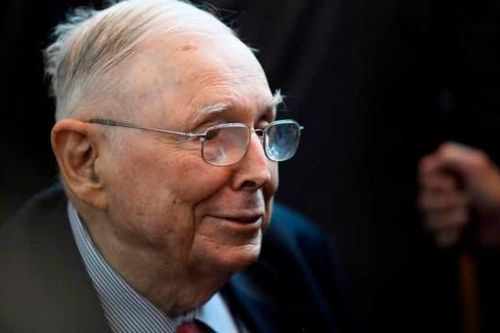 'Cánh tay phải' của Warren Buffett bài xích lướt sóng chứng khoán, muốn giảm thanh khoản của thị trường
