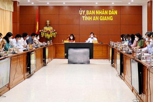 Phó Thủ tướng chính Phủ Vũ Đức Đam: 'Mở cửa trường học là cần thiết'