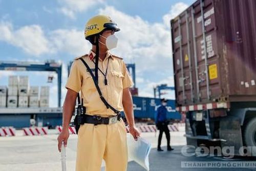 Video 'bất ngờ' kiểm tra ma túy hàng trăm tài xế tại cảng Cát Lái và Phú Hữu